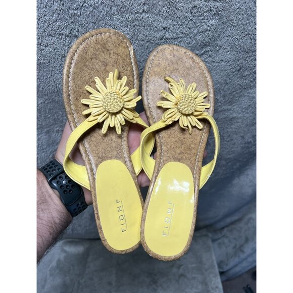 Vtg Y2k Fioni Women's 9.5 Sunflower Sandals Kitten Heels Yellow Leather Girly - Picture 7 of 8
